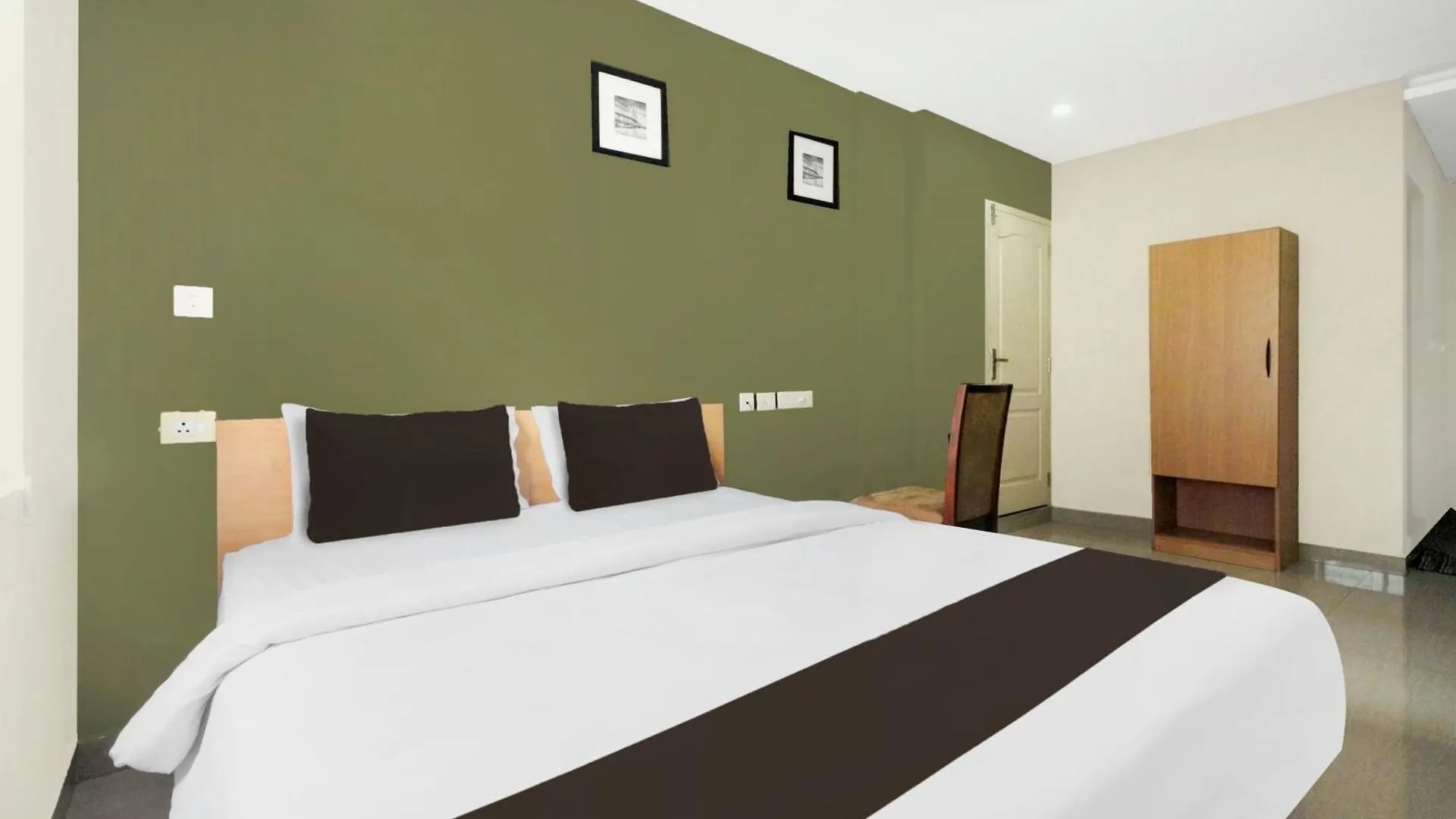 ***  Hotel O Royal Suite Kochi India