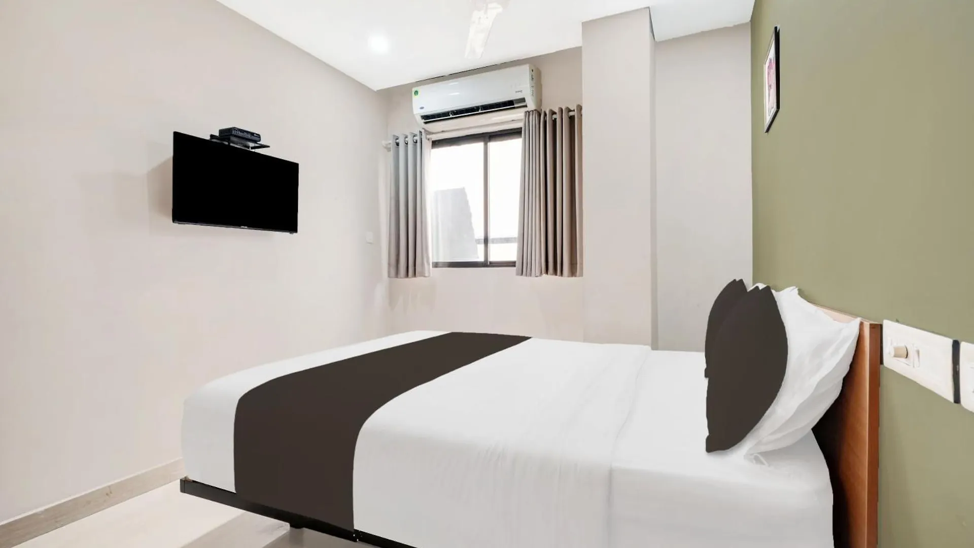 Hotel O Royal Suite Kochi