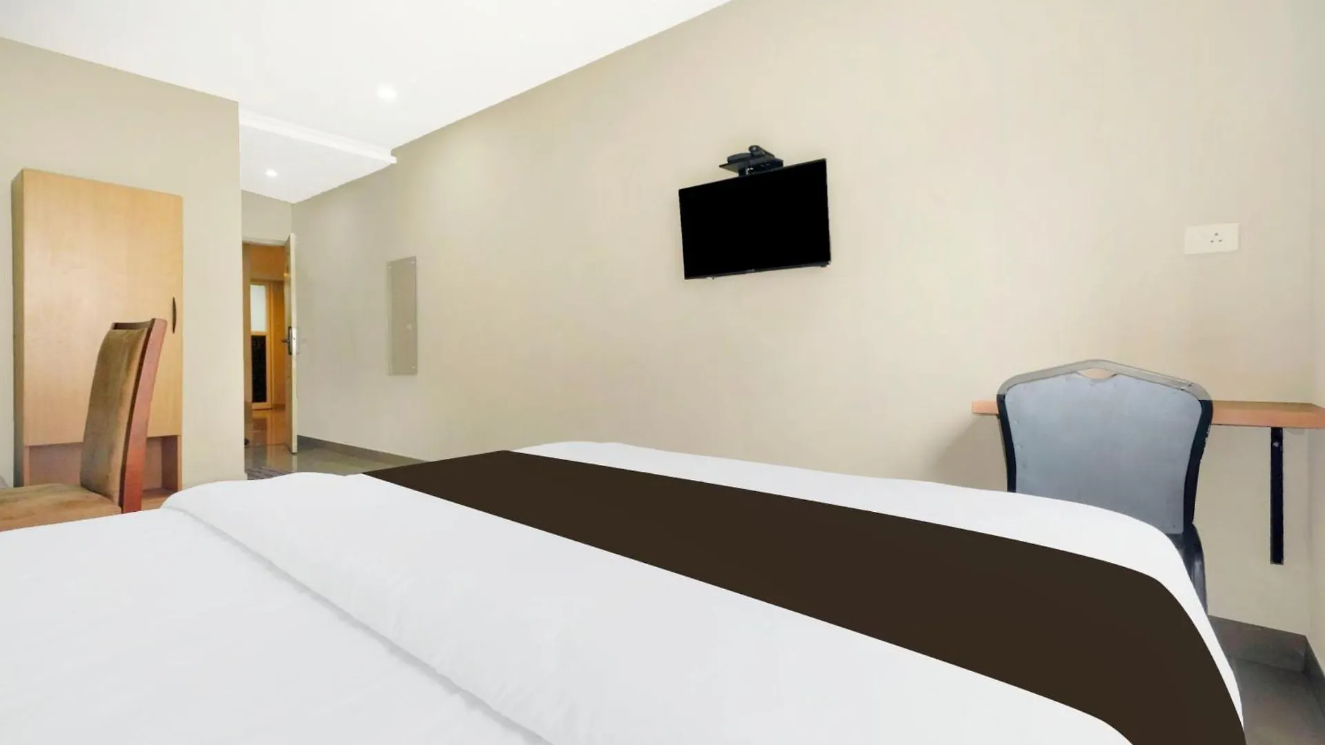 Hotel O Royal Suite Kochi 3*,  India