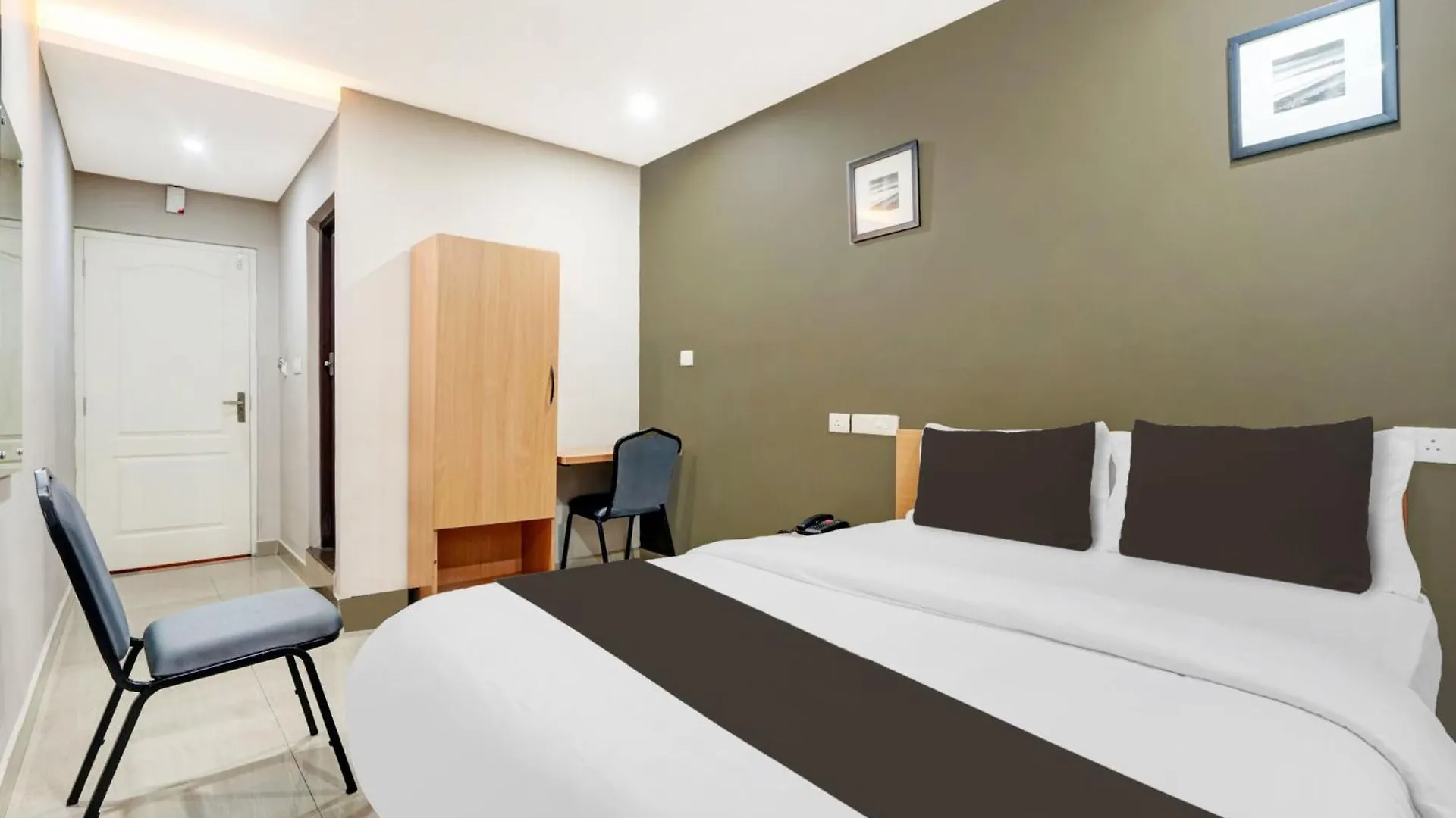 Hotel O Royal Suite Kochi