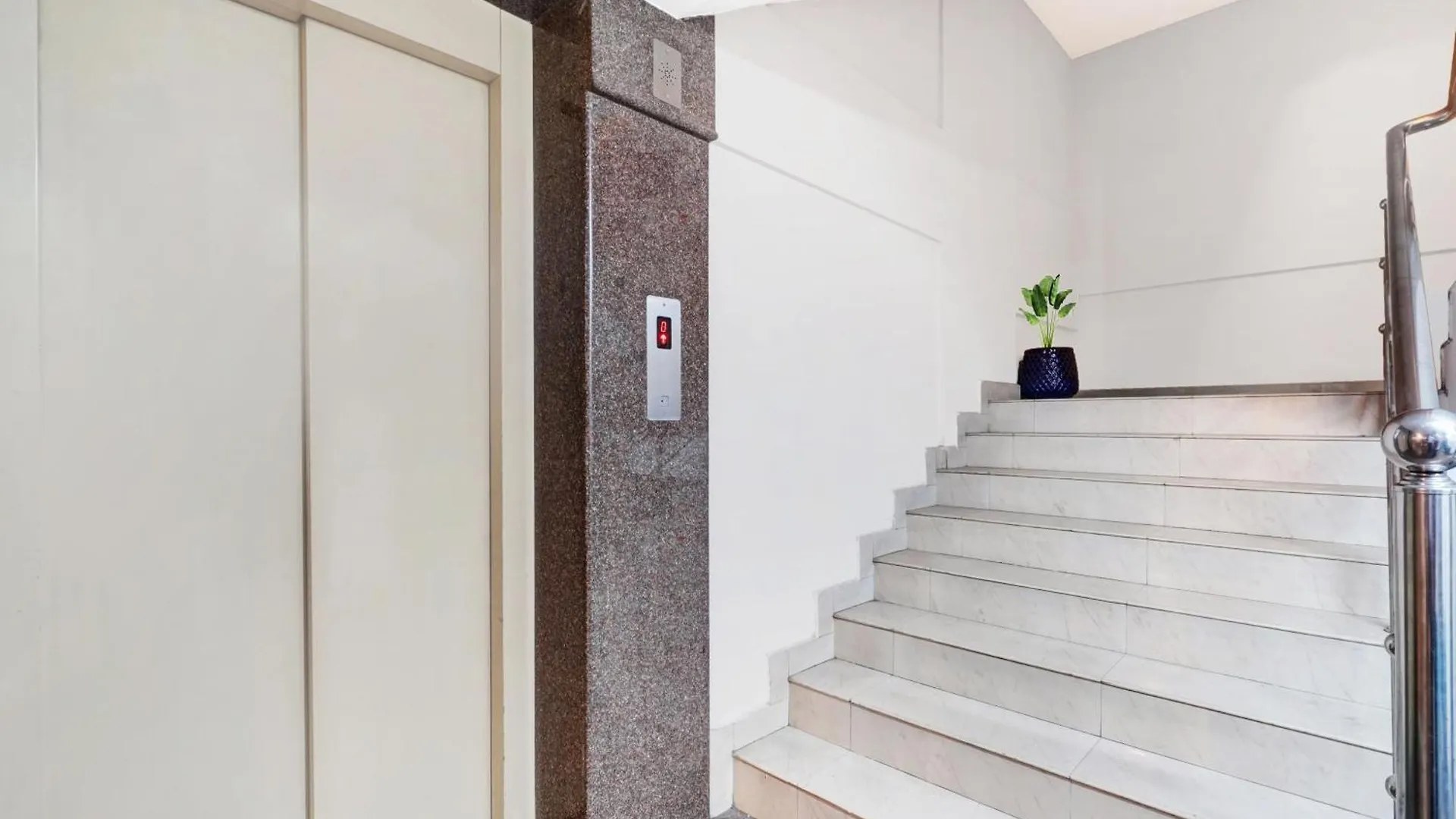 Hotel O Royal Suite Kochi