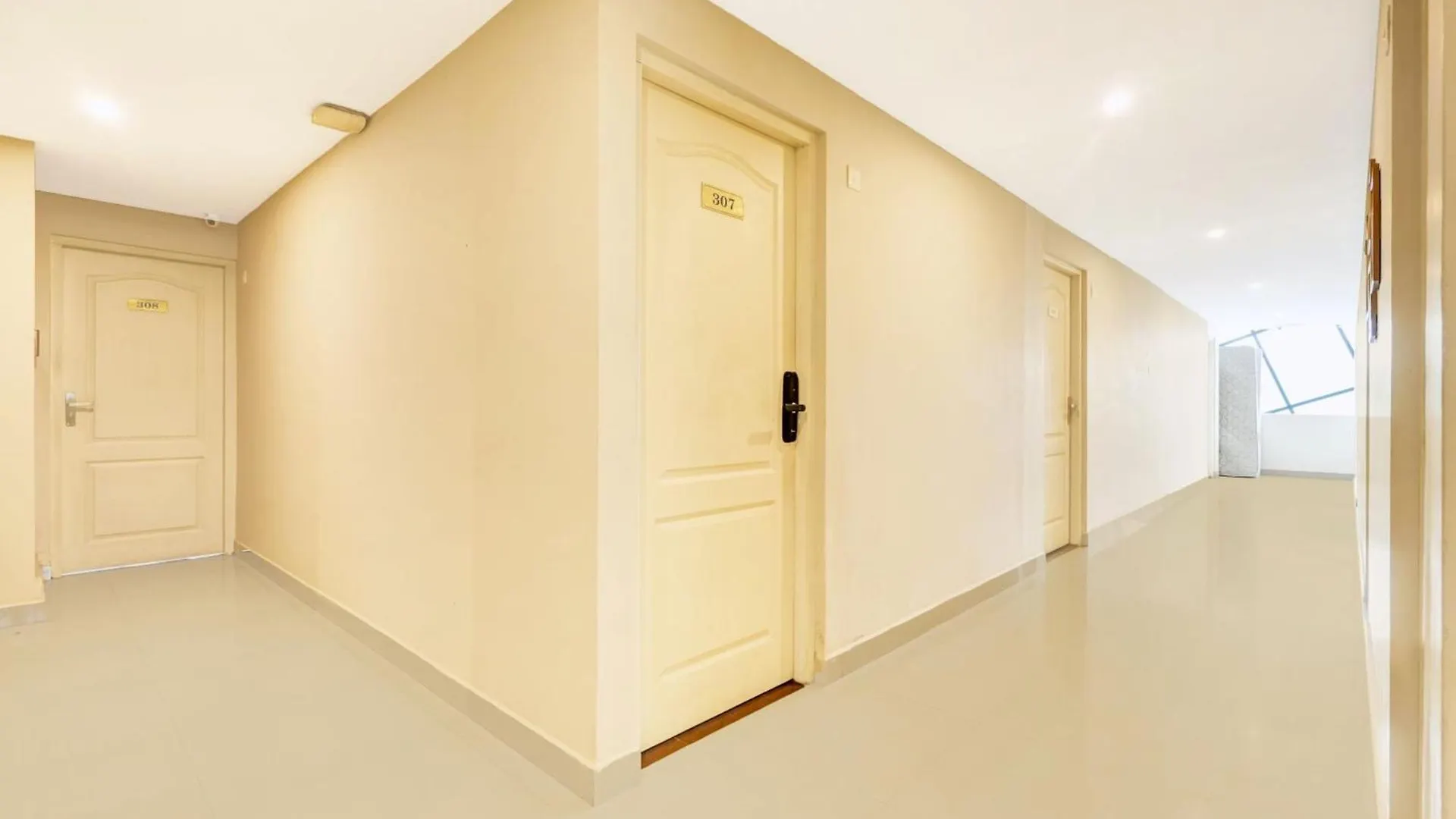 Hotel O Royal Suite Kochi